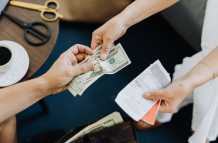 El décimo cuarto sueldo es un beneficio que reciben los trabajadores en Ecuador.