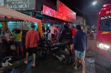 Los muertos quedaron adentro del local.