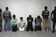 Operativo policial ejecutado en Quito permitió la captura de cuatro personas presuntamente implicadas en un caso de extorsión.