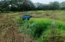 El ataque hizo que perdiera el control del vehículo y este terminó en la cuneta.