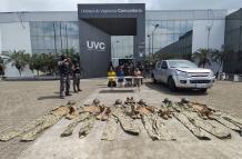 En el caso de Babahoyo los sospechosos portaban armas y prendas de uso militar.