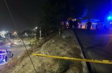 La Policía Nacional se desplegó en el barrio Jipijapa donde dos hombres fueron atacados a tiros