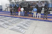 Los detenidos durante operativo en Los Ceibos, norte de Guayaquil.