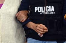 Le cortaron un dedo |Desgarrador testimonio de joven secuestrada en Ecuador