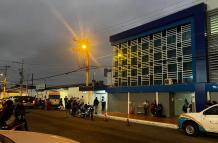 En esta casa de salud se confirmó el deceso del comerciante de teléfonos celulares asesinado en La Libertad