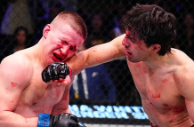 Adrián Luna (der) y Mark Volgdin (izq) dejaron todo en su combate. Ambos consiguieron contrato con UFC.