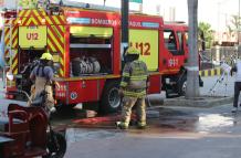 Bomberos llegaron a atender la emergenca en el centro de Guayaquil.
