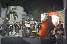 La orquesta sinfónica estuvo dirigida por el maestro Patricio Jaramillo.