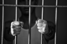 'Pitote' en Inglaterra por intimidad entre funcionaria de cárcel y recluso.