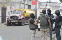 Dos tanqueros llenos de combustibles hallados en Durán.