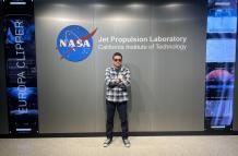 Pablo Cisneros, en una de sus primeras imágenes como parte de la NASA.