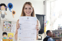 Lavinia Valbonesi sufragó acompañada de su esposo, el presidente Daniel Noboa.