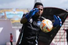 Pedro Ortiz arquero de Emelec ante Aucas.