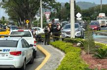 El vehículo quedó sobre el parterre, fuera de Puerto Azul.