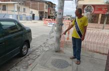 Don Navas señala el lugar donde los vecinos dejan la basura para su recolección, el cual luce sin rastros de desechos.