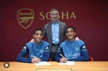 Holger y Edwin Quintero, talentos de Independiente del Valle, firmaron un pre-contrato con Arsenal y ya fueron guiados por Piero Hincapié en Londres.