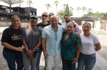 Harold Mena (centro) junto a artistas y emprendedoras que estarán en Navistock 2025.