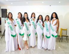 Las candidatas por la corona de Esmeraldas.