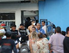 Presos saliendo de la Penitenciaría del Litoral