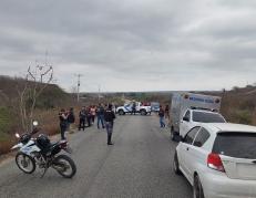 La policía cerró el área para buscar pistas que ayuden a esclarecer el hecho.