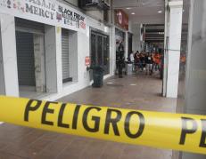 Policías llegaron a la zona para investigar el hecho. El pasaje comercial en donde se produjo el robo fue cerrado momentáneamente.