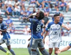 Emelec sacó un empate ante Técnico Universitario.