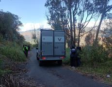 En Pelileo, los dos cuerpos fueron encontrados en una quebrada.