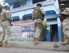 Militares y policías les 'cayeron' a los hostales en el sur de Guayaquil.