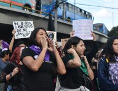 Mujeres se unieron y gritaban consignas de justicia ante violencia de género.