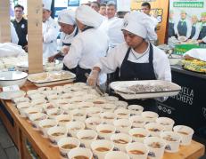 Ecuador busca el Récord Guinness con el encebollado más grande