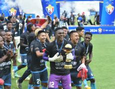 El Nacional levantó la Copa Ecuador tras vencer a Independiente del Valle.