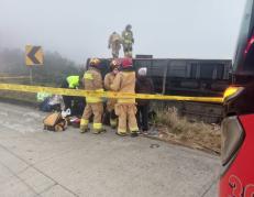 Un bus que cubría la ruta Quito - Loja se volcó en la provincia de Azuay, en el ingreso a Jima, y siete personas resultaron heridas.