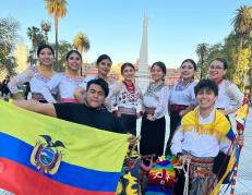 Grupo de estudiantes ecuatorianos en Argentina.