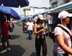 Este es uno de los corredores navideños que el Municipio de Guayaquil ha organizado en el centro para impulsar a los emprendedores.