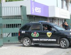 Unidades policiales especializadas acudieron a la casa de salud, pero luego se retiraron, descartando la alerta.