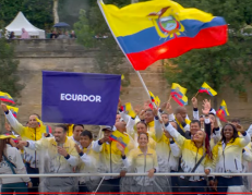 La delegación ecuatoriana en el desfile de inauguración en París 2024