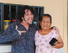 Felipe Crespo y La abuelita de la tienda