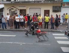 Los restos de la víctima quedaron esparzidos en la calzada.