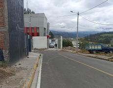 Los cuerpos de los dos acribillados la madrugada de este sábado fueron traslados al Centro Forense de Ambato.