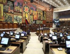 “Sería una novelería cambiar la constitución en Ecuador”, dicen especialistas