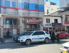 Un hombre irrumpió en un chifa ubicado en las calles Boyacá, entre Buenavista y Napoleón Mera, para asesinar a tres personas.