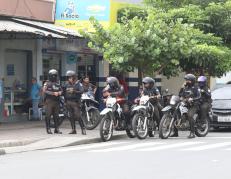 La Policía investiga el crimen en la calle Ayacucho de Guayaquil.