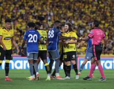 Carles Puyol jugo 30 minutos con Barcelona en la Noche Amarilla ante Emelec.