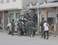 Los militares realizaron labores de captura en el cantón Durán.