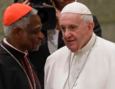 Papa Francisco con el cadernal Peter Turkson