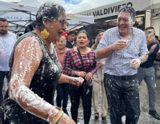 Lourdes Tibán y el alcalde de Cuenca, Cristian Zamora.