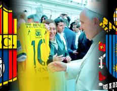 2014 cuando el Papa Francisco recibió en el Vaticano la camiseta de Barcelona SC.
