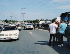 El hecho violento ocasionó un fuerte congestionamiento vehicular en la vía.