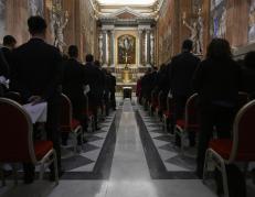 El personal que asistirá al cónclave ya prestó el juramento para guardar el secreto.