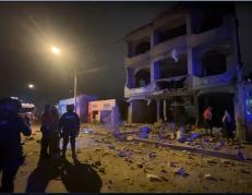 El ataque con explosivo dejó al menos cuatro viviendas afectadas.